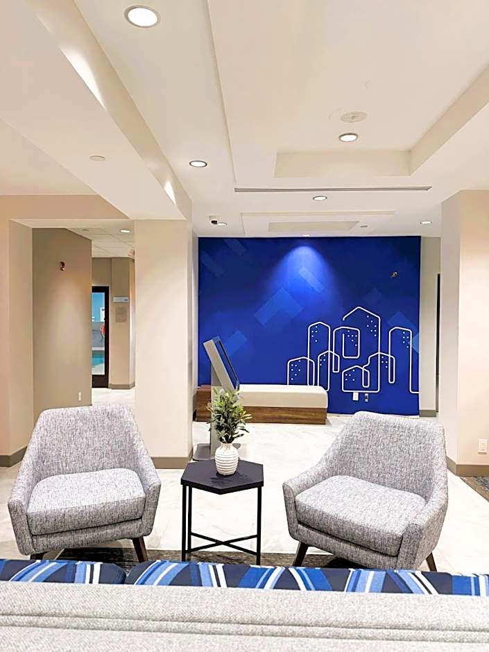 Holiday Inn Express & Suites Ottawa West - Nepean by IHG