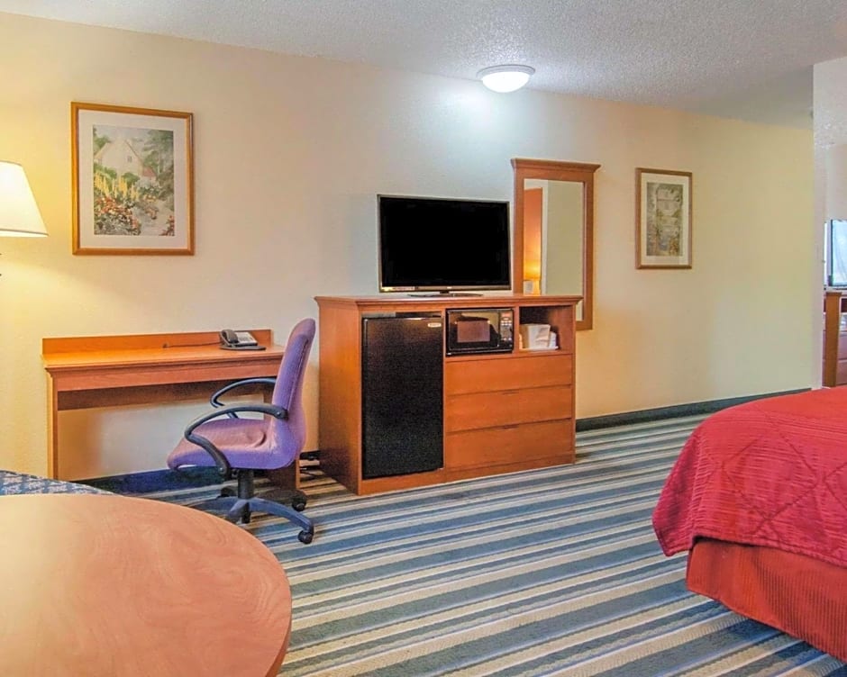 Quality Inn & Suites Medford Airport