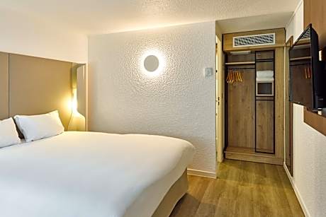 Standard Room - 1 Queen Bed 1 Junior Bed