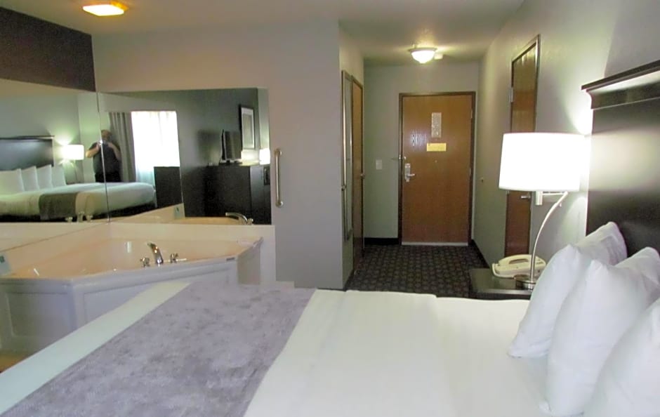 Oak Hill Inn & Suites