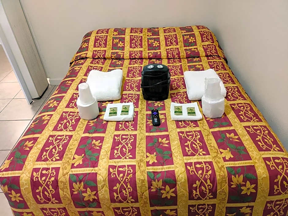 Crown Inn & Suites