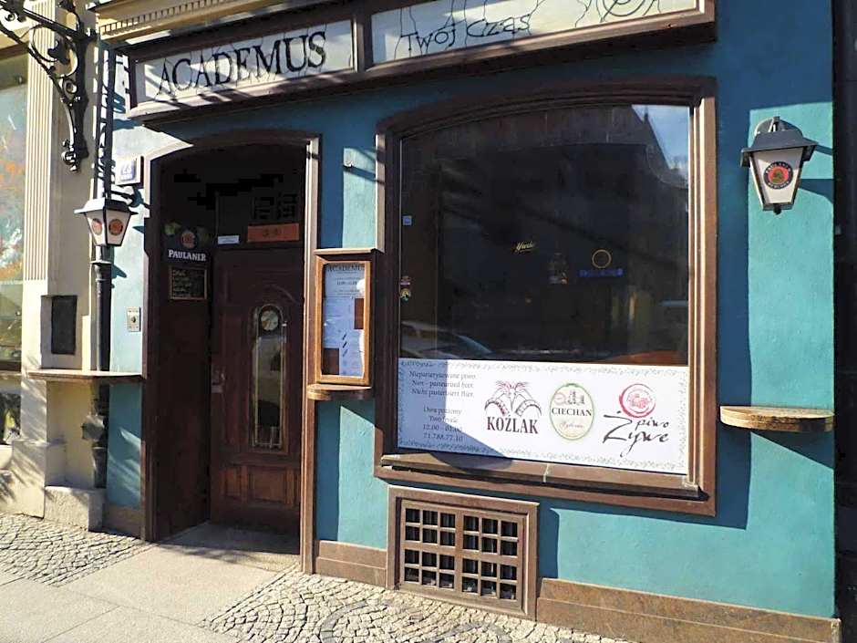 Academus - Pub, Rooms, Cider