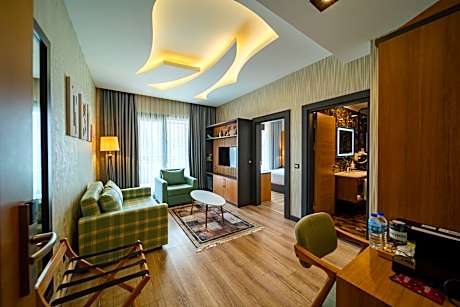 One-Bedroom King Suite with Jetted Tub - Smoking