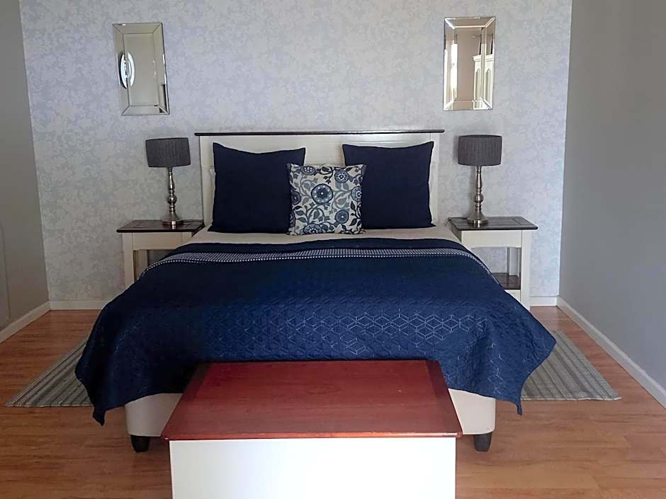 Photo 1 of 9 of Classic 1 Queen Bed
