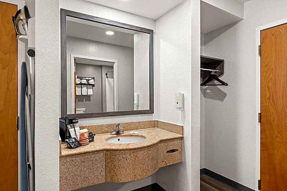 Quality Inn & Suites Biloxi - Ocean Springs