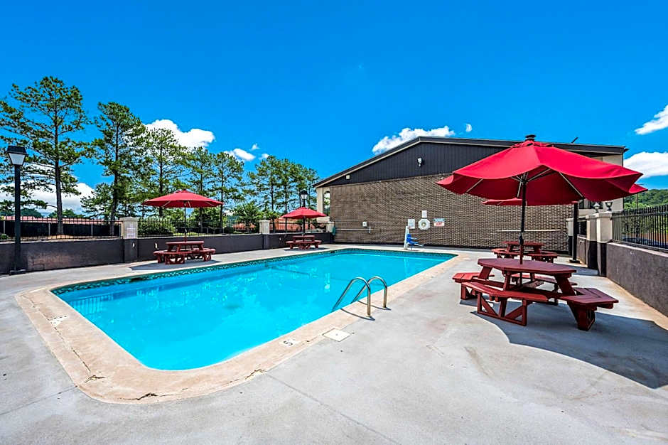 Econo Lodge Inn & Suites Huntsville University Area