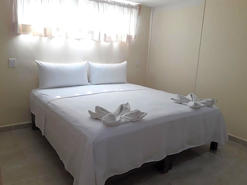 Hotel Ashly Loma Larga