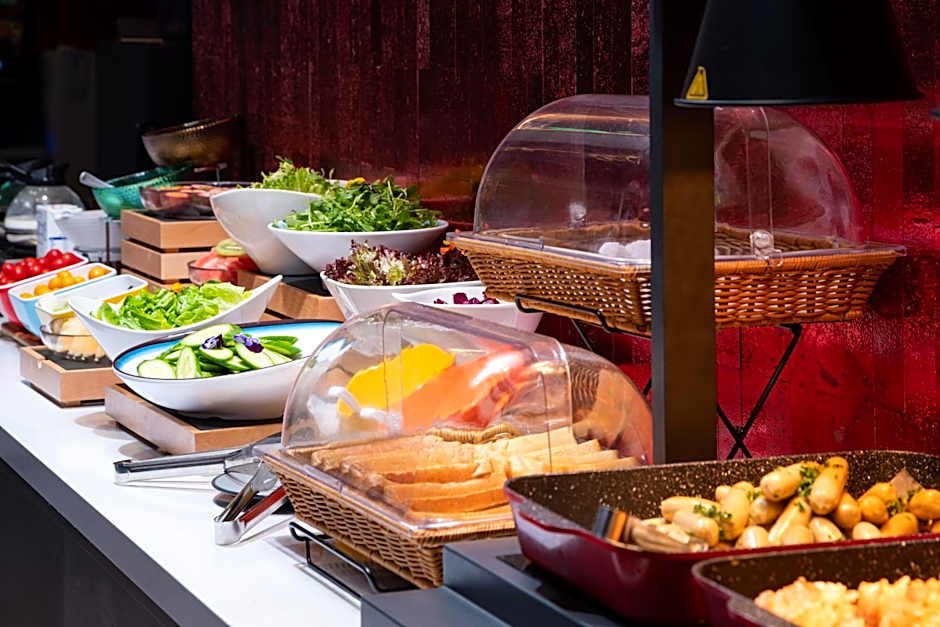 From K Huan Kai Hotel Tiyuxi Metro Station