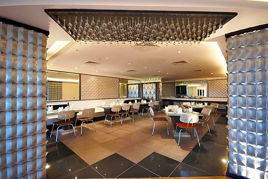 Mayfair Convention Hotel