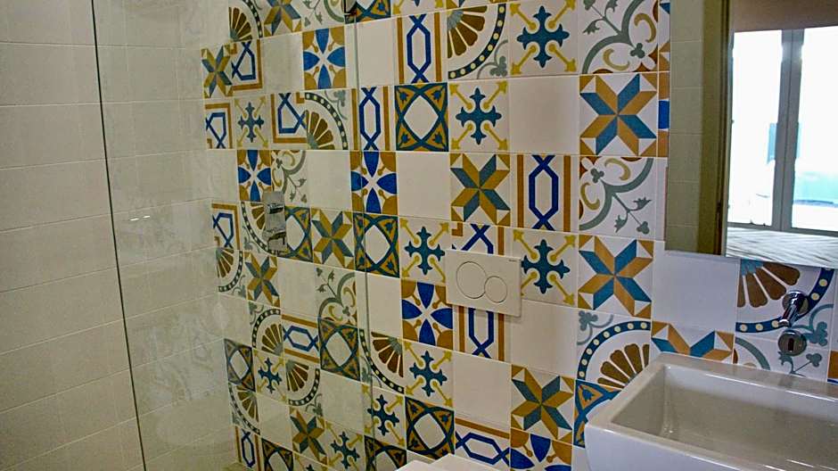 Topcity Hostel & Suites