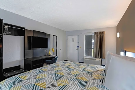 King Room - Disability Access - Non-Smoking