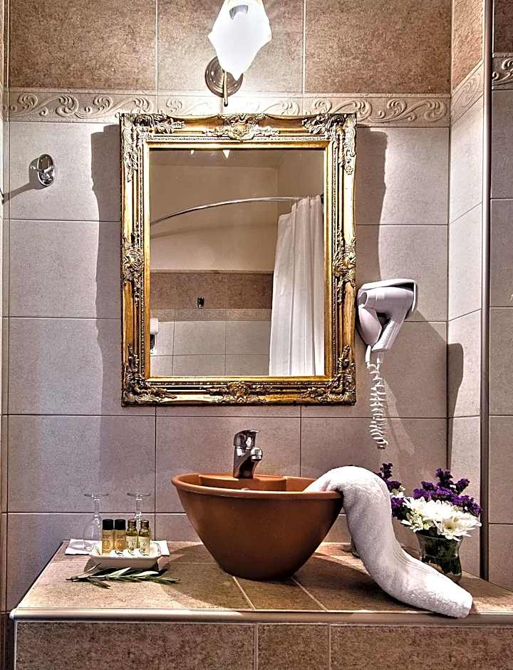 Hotel Doupiani House