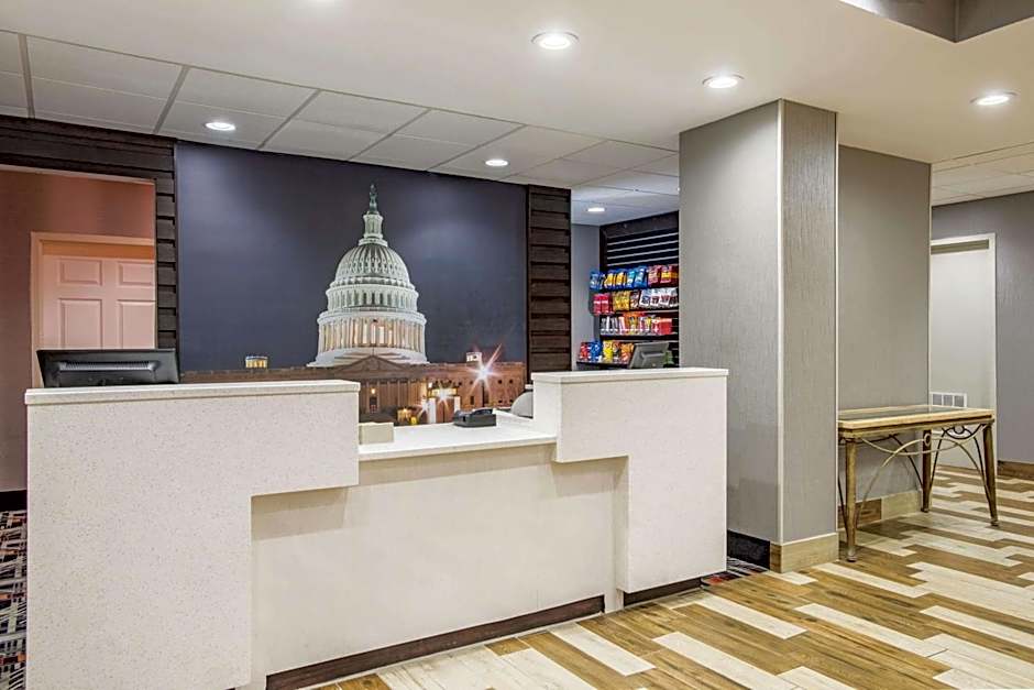 La Quinta Inn & Suites by Wyndham DC Metro Capitol Beltway