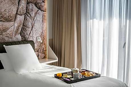 2 adjacing double/twin room