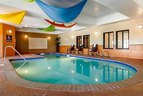 Comfort Inn & Suites Brighton Denver NE Medical Center