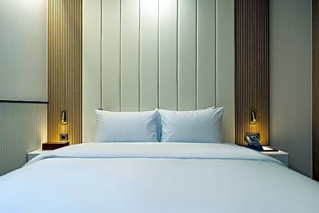 Deluxe King Room with Bath