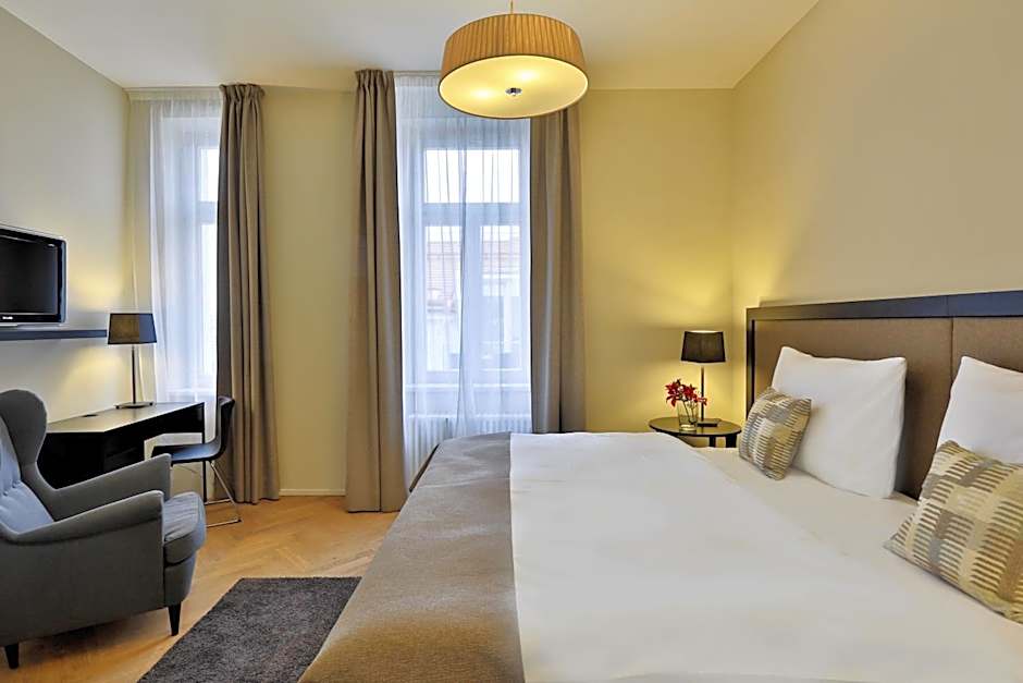 James Hotel & Apartments