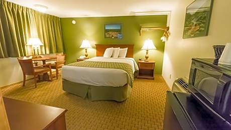 Queen Room with Pool View