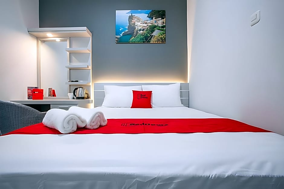 RedDoorz Plus near Politeknik Negeri Malang