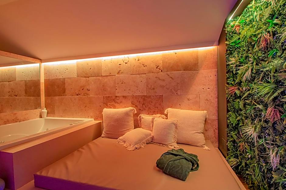 LES BAINS D’EROS