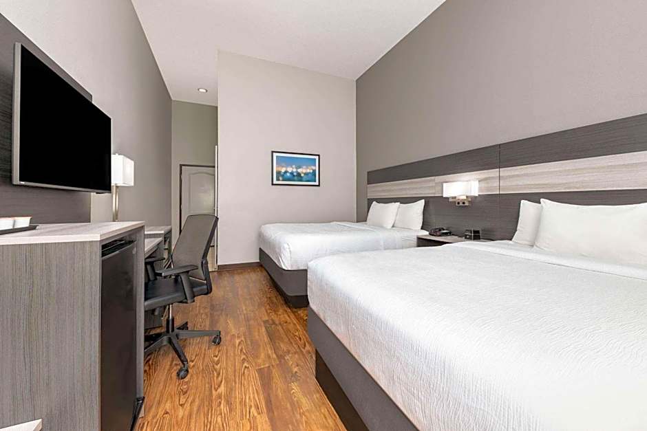 La Quinta Inn & Suites by Wyndham Allen At The Village