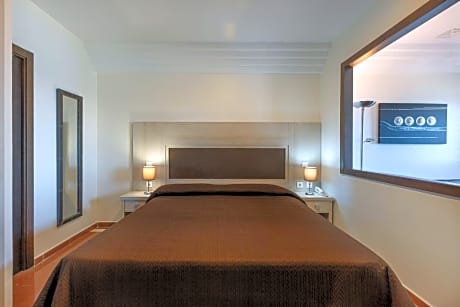 Double or Twin Room with Sea View