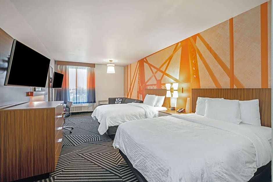 La Quinta Inn & Suites by Wyndham Waco Downtown - Baylor