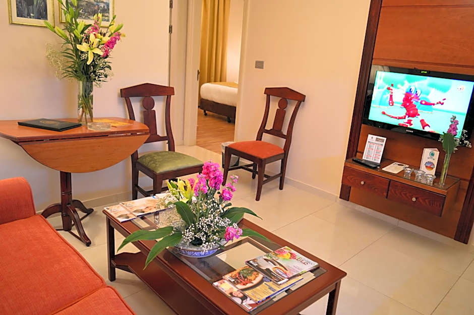 Comfort Hotel Suites