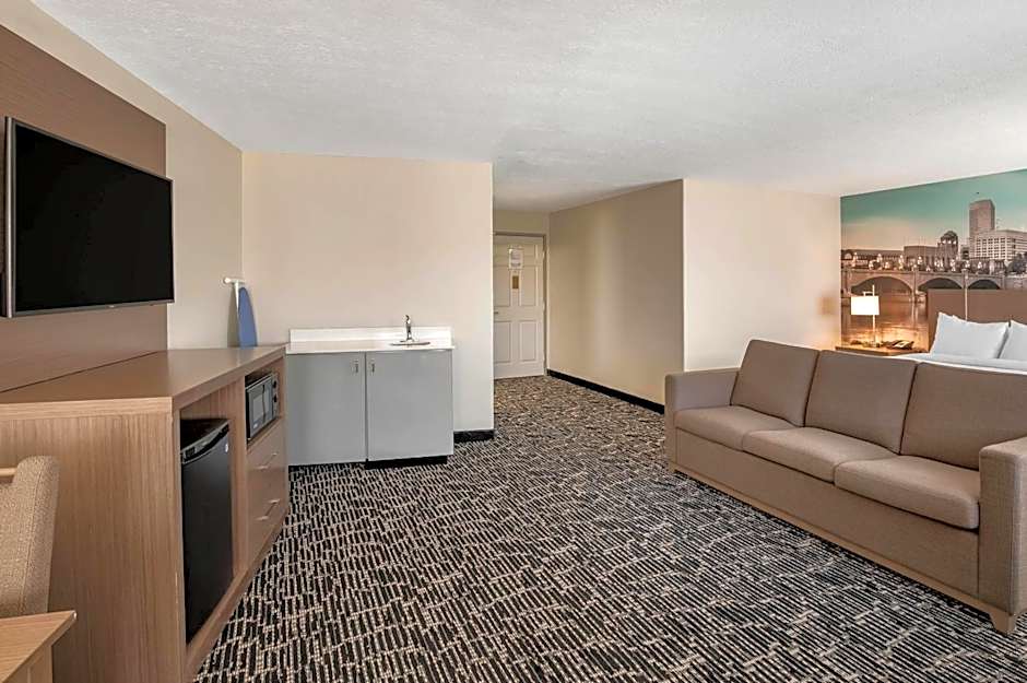 Clarion Pointe Indianapolis Airport