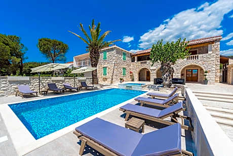 MY DALMATIA - Authentic villa Dumina with private heated pool