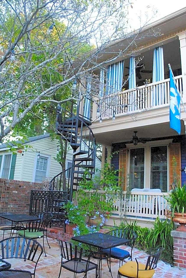 Stay Fairfield - Fairfield Place and Fairfield Manor Bed & Breakfast