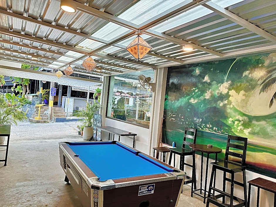 Eclipse Hostel and Bar