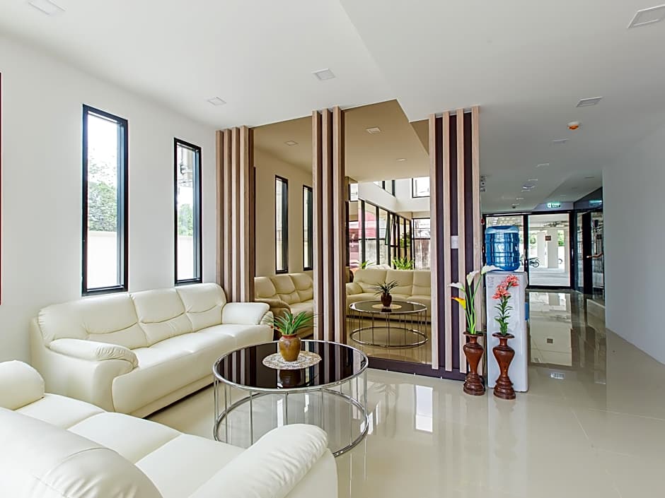 B2 Ubon Boutique & Budget Hotel