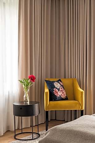 One-Bedroom Apartment with Balcony