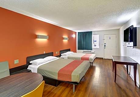 Queen Room with Two Queen Beds - Disability Access