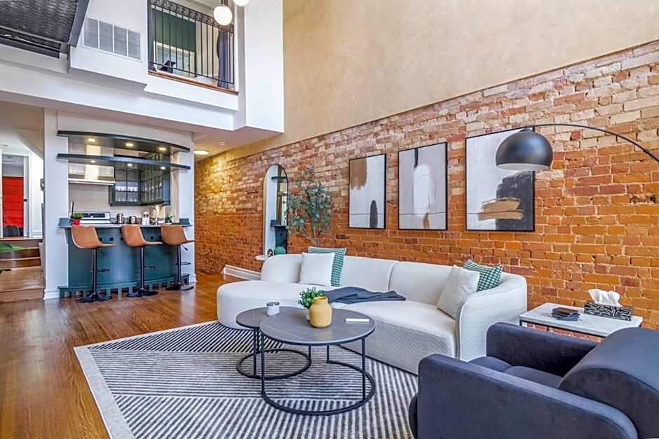 Warehouse Style Loft near Yorkville