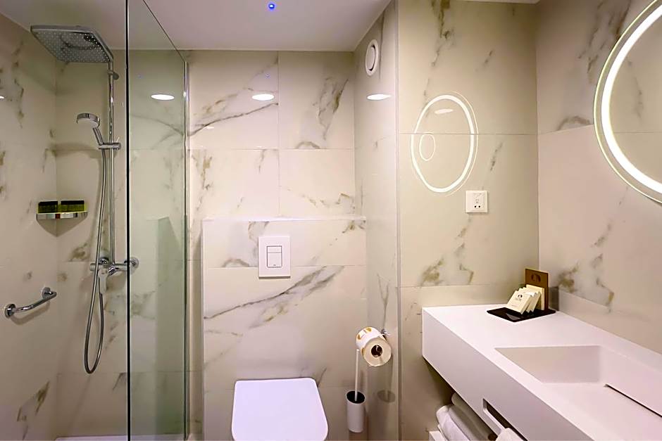 Cavo Maris Beach Hotel