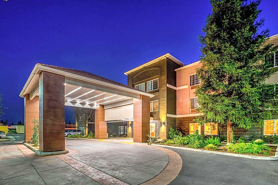 La Quinta Inn & Suites by Wyndham Bakersfield North