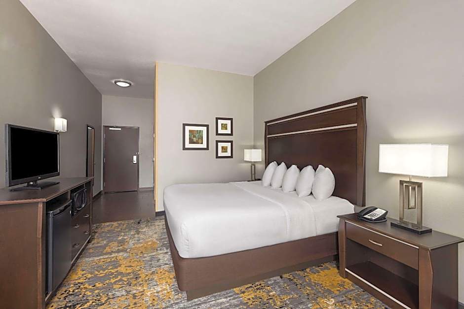Photo 1 of 1 of 1 King Bed, Mobility Accessible, City View