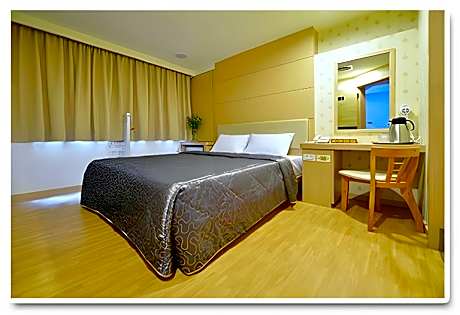 Double Room - Non-Smoking, Check-In at 04:00 PM, Check-Out at 10:00 AM