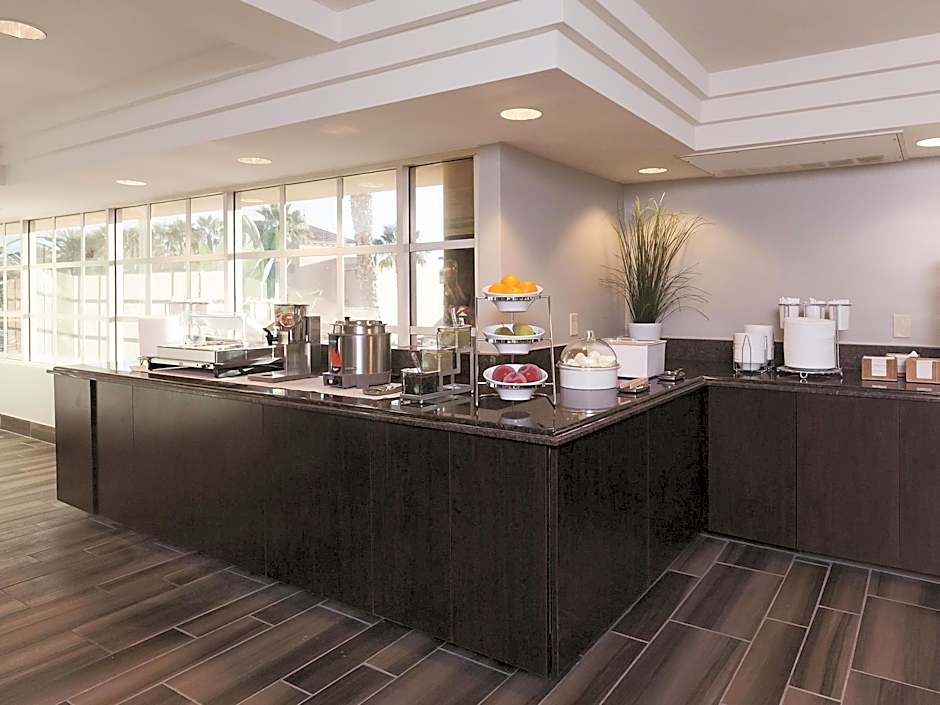 La Quinta Inn & Suites by Wyndham Anaheim Disneyland