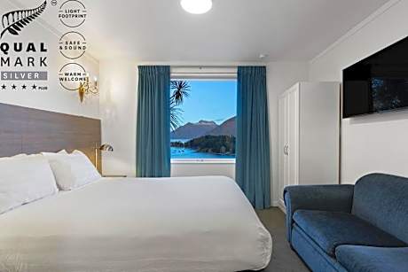 Two Bedroom Suite With a Lake And Mountain View
