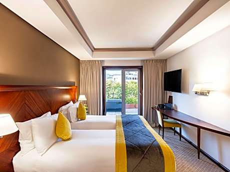 Deluxe Twin Beds