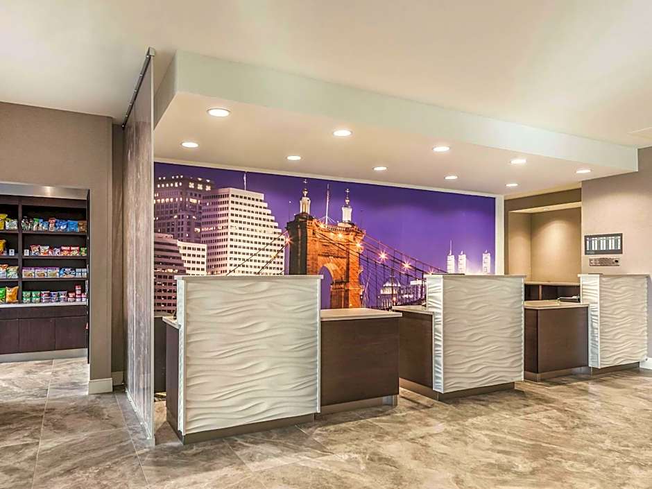 La Quinta Inn & Suites by Wyndham Cincinnati Sharonville