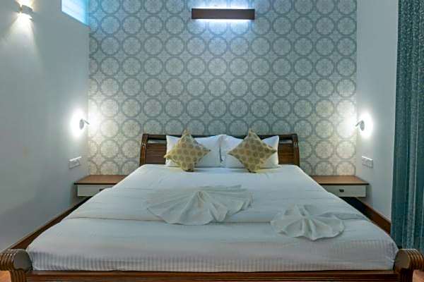 Photo 1 of 13 of Deluxe Studio 1 King Bed