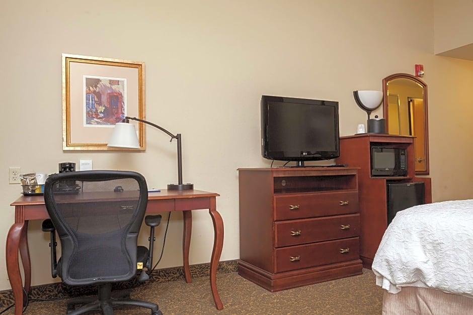 Photo 1 of 2 of 1 King Bed, Hearing Accessible