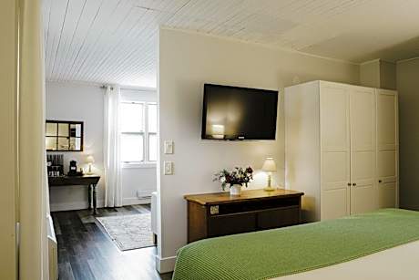 Premium King Suites Fireplace with Sitting Area