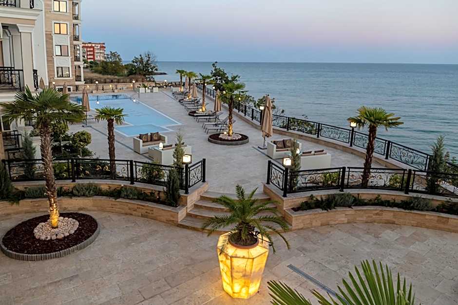 Onyx Beach Residence - Free Beach Access & Parking