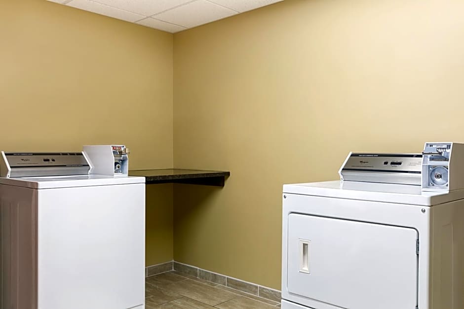 Country Inn & Suites by Radisson, Fergus Falls, MN