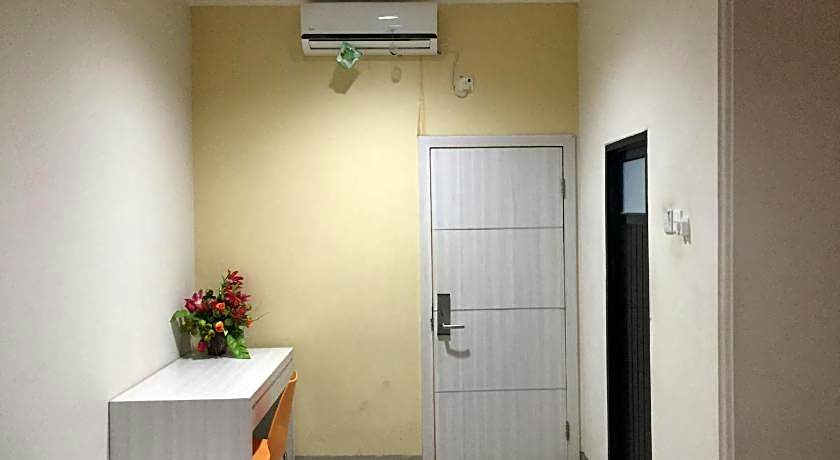 RedDoorz Plus @ Hotel Alden Makassar